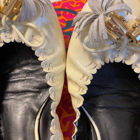 Tory Burch cute sexy white flats - Picture 2 of 5